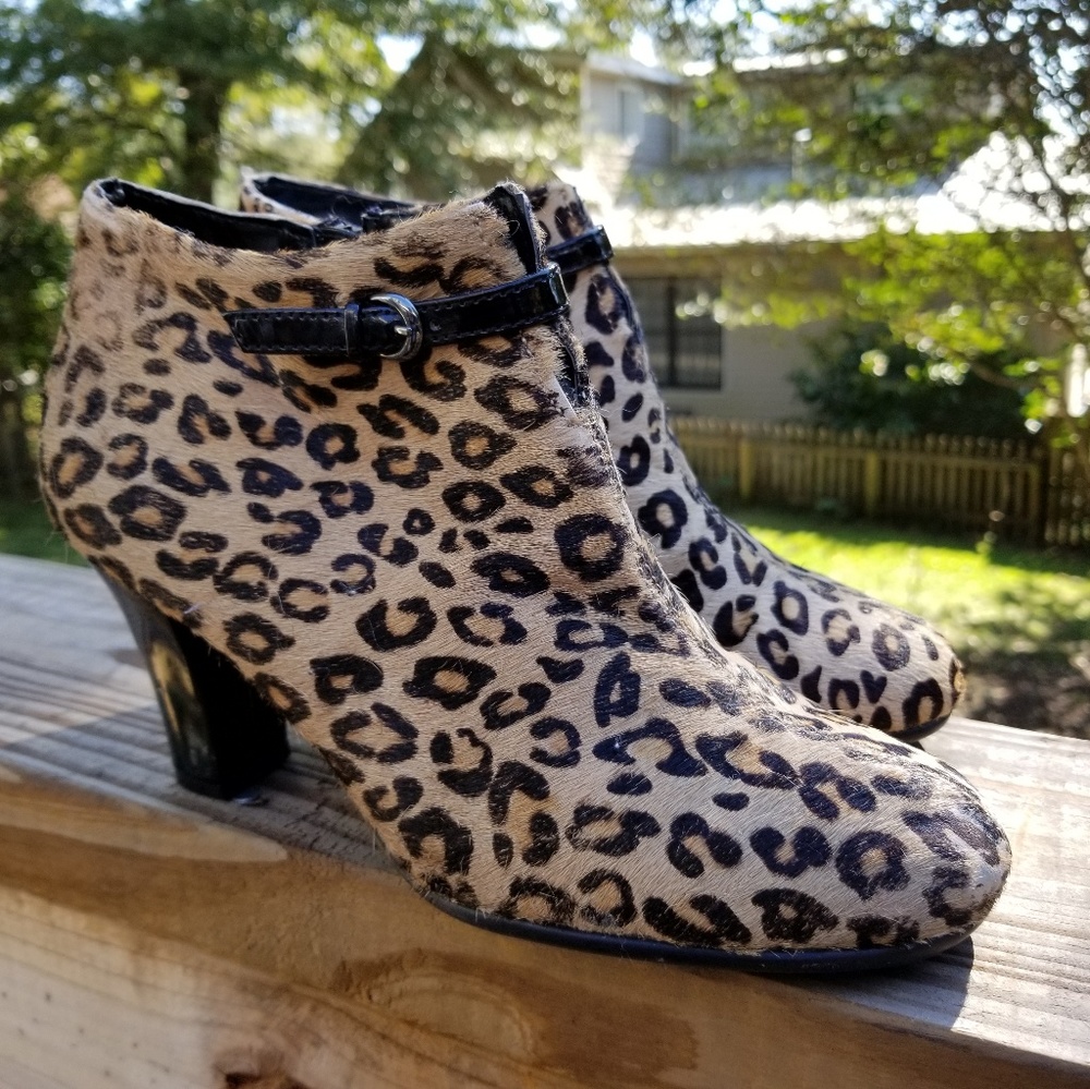 Aerosols size 7 Leopard booties ankle boots